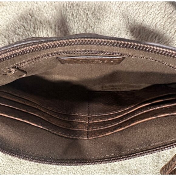 Relic Brand Brown Faux Snakeskin Wristlet With Zipper Closure & Card Slots - Picture 3 of 6